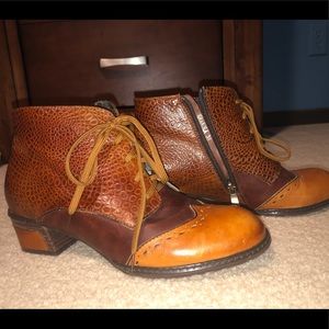 ✨BARELY WORN✨ Women’s leather size 38/8 boots